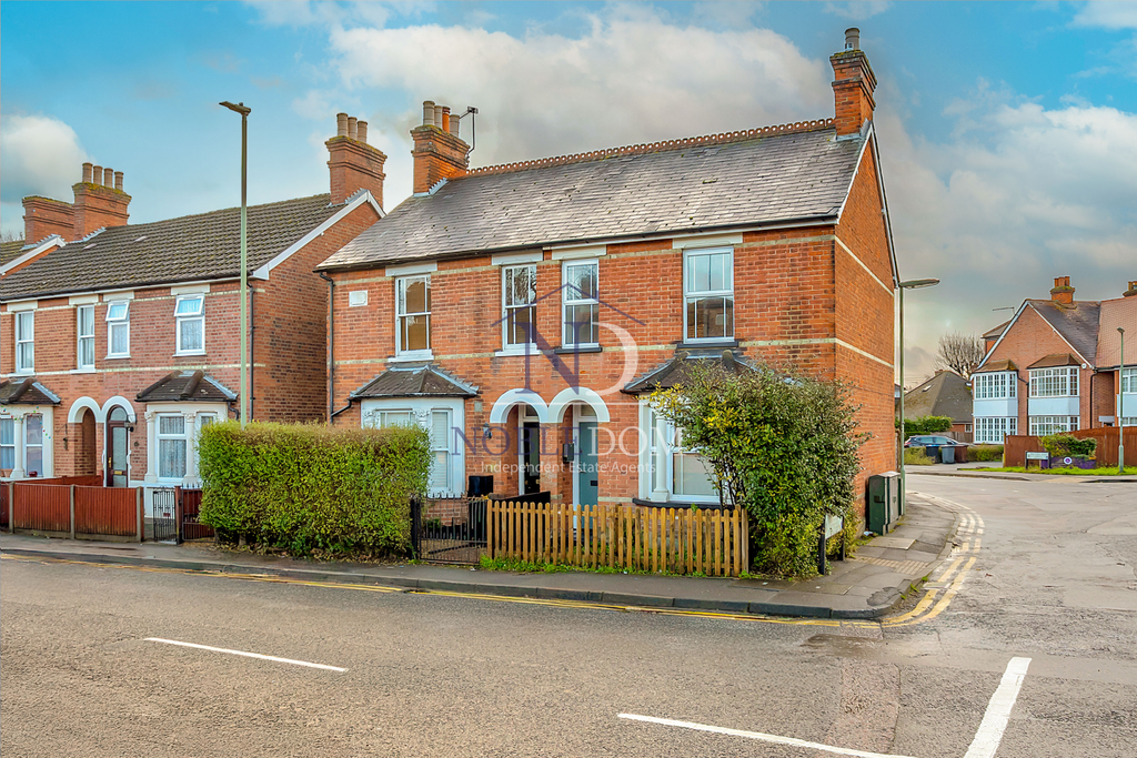 Property photo 1 of 16 Three Bedroom Semi-Detached House In Chertsey