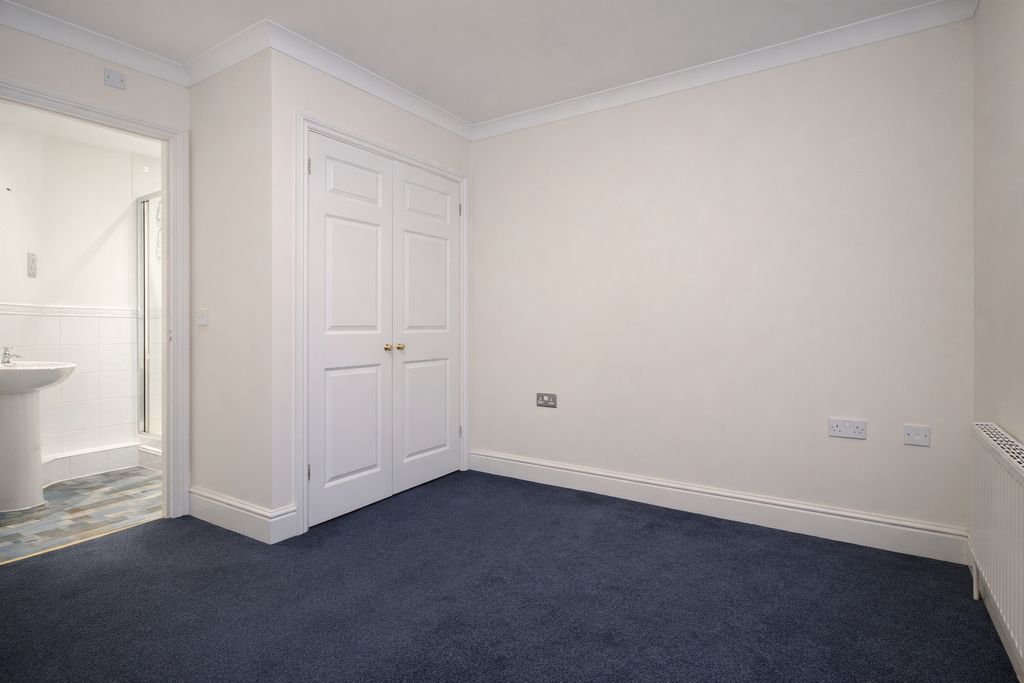 Property photo 3 of 9 Bedroom