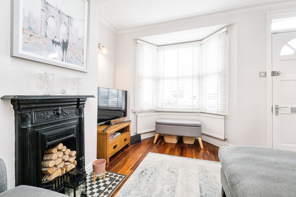 Property photo 2 of 18 Pbox-Img.Jpg