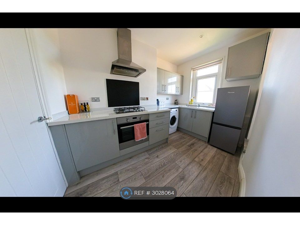 Property photo 3 of 9 Kitchen