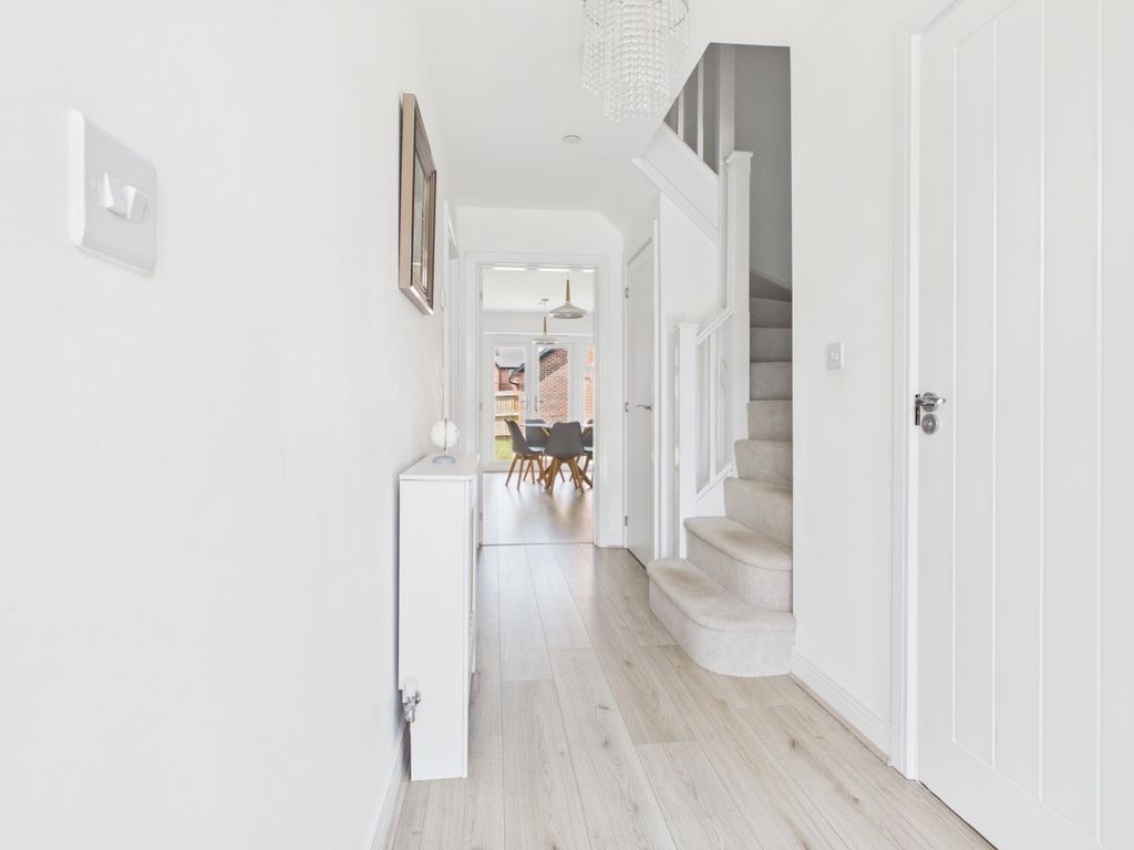 Property photo 3 of 17 Entrance Hall