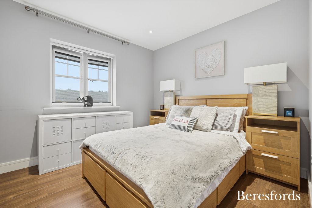 Property photo 2 of 19 Picture No. 14