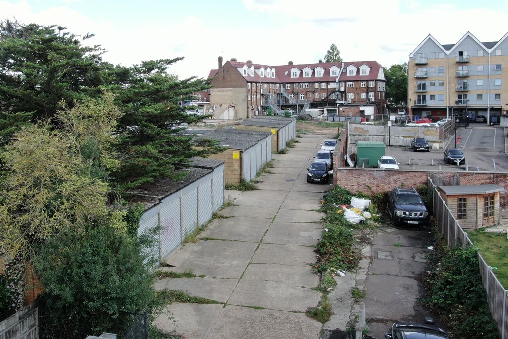 Property photo 1 of 5 Garages 1- 16, Tennyson Drive, Basildon, Ss13 3Bl