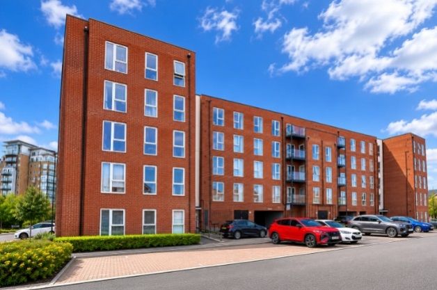 Property photo 1 of 13 Ewemove Estate Agents Basingstoke
