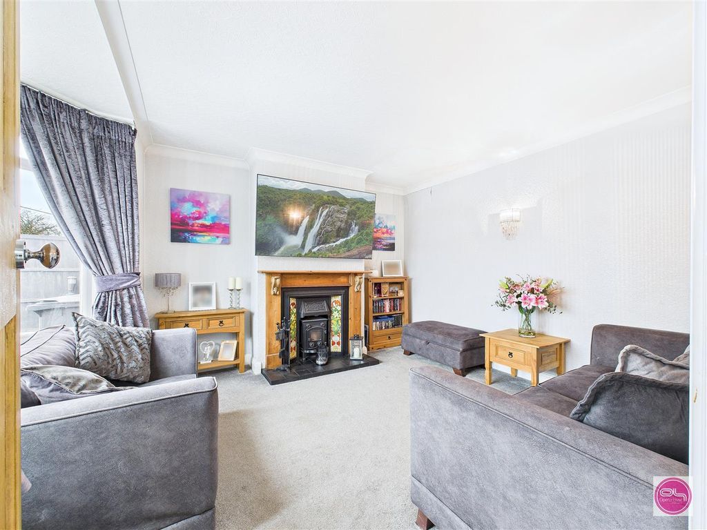 Property photo 3 of 33 Lichfield Road, Barton Under Needwood (11).Jpg