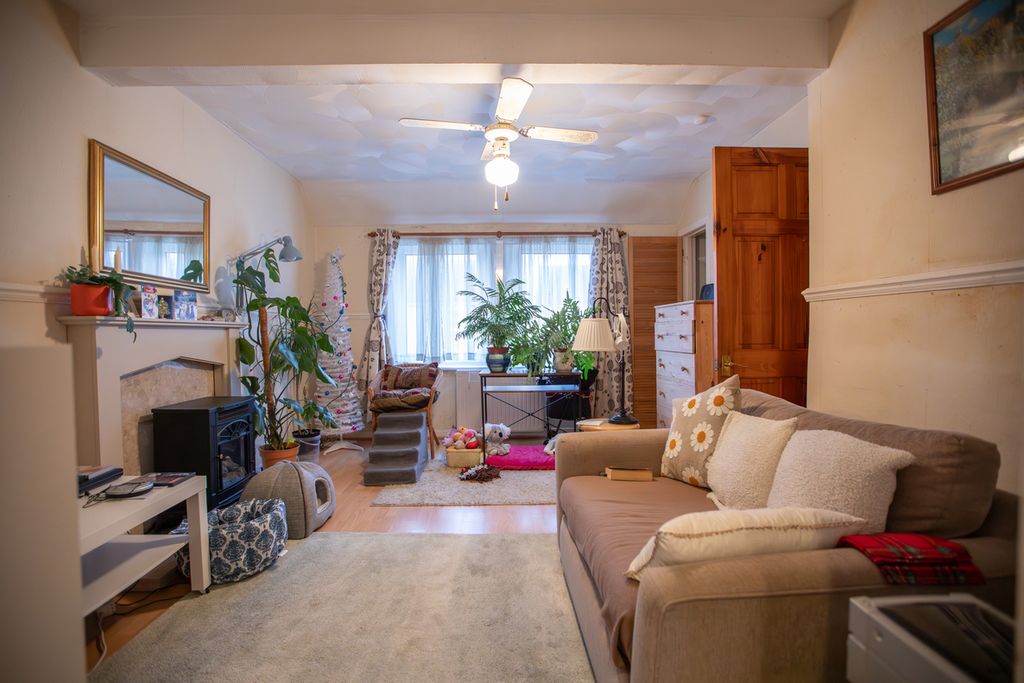 Property photo 2 of 26