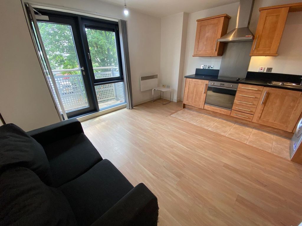 Property photo 1 of 16 Lounge/Bedroom/Kitchen