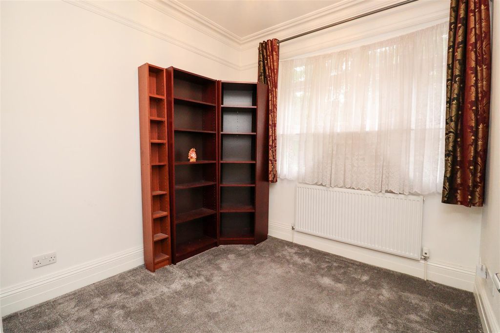 Additional image 21 of 7 bed detached house for saleSalisbury Road, Farnborough GU14