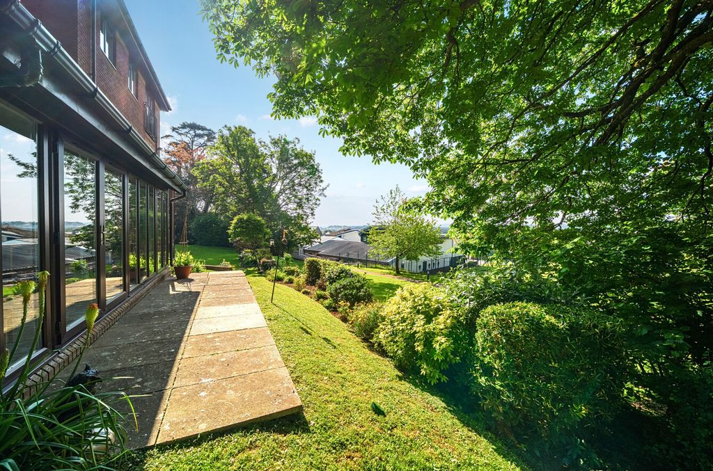 Property photo 1 of 23 1455956-20-69Fda7...