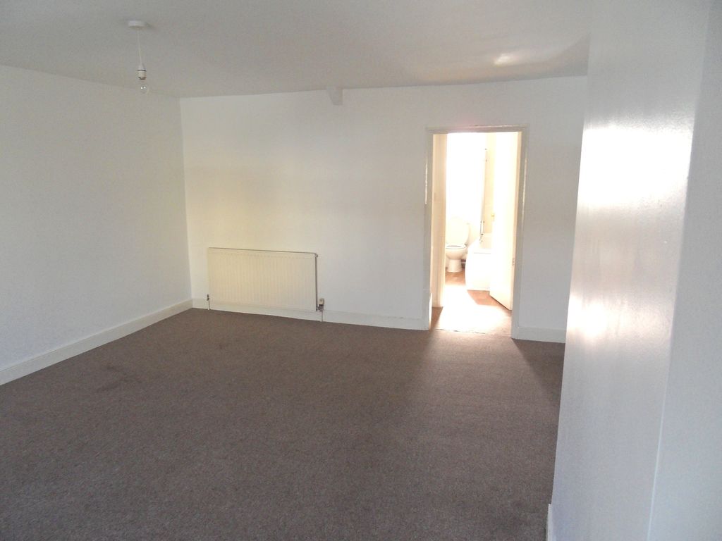 Property photo 2 of 10 Hanham High Street 96A Living Room