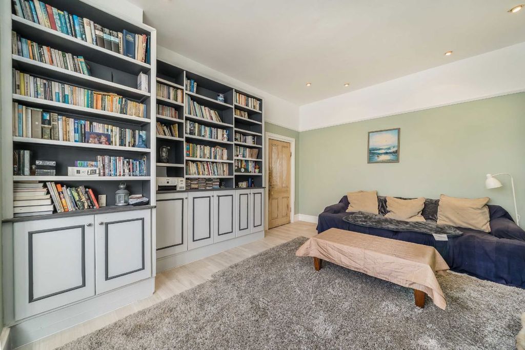 Property photo 2 of 8