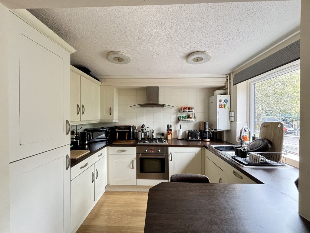 Property photo 2 of 15 Image00016