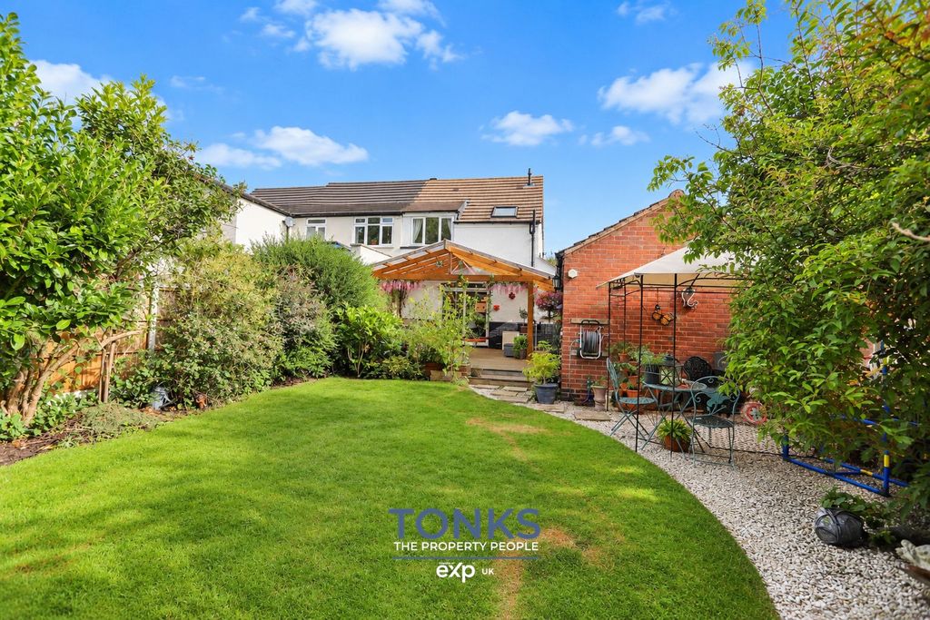 Property photo 2 of 22