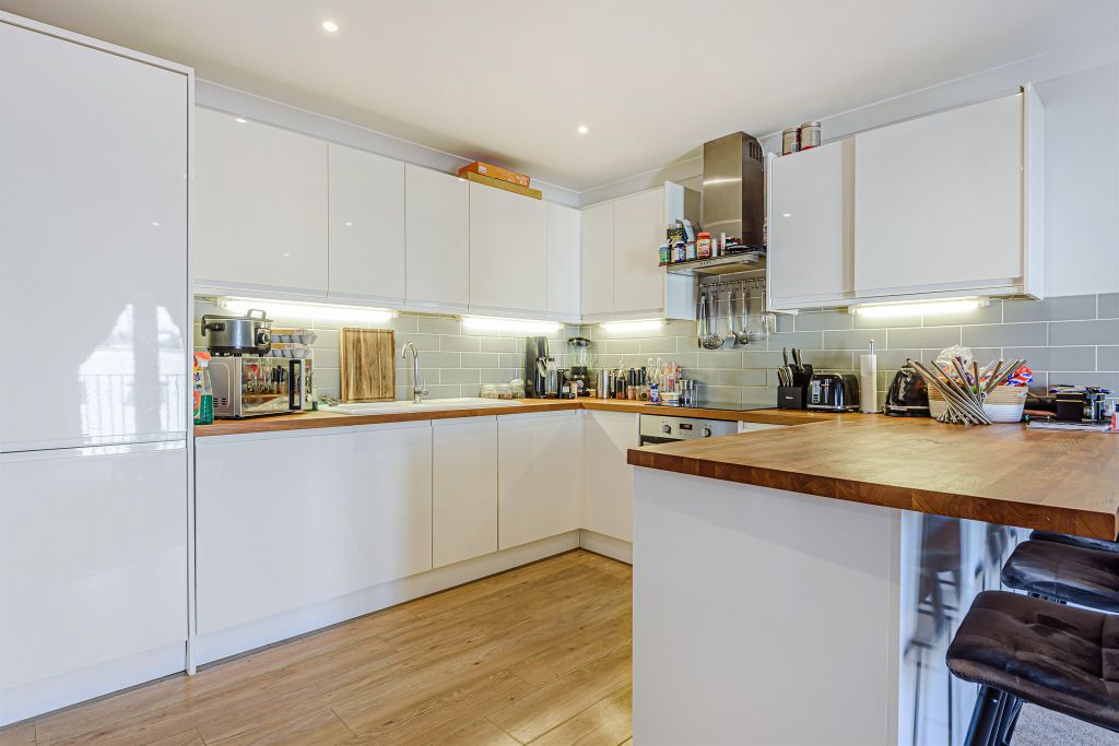 Property photo 3 of 7 Kitchen