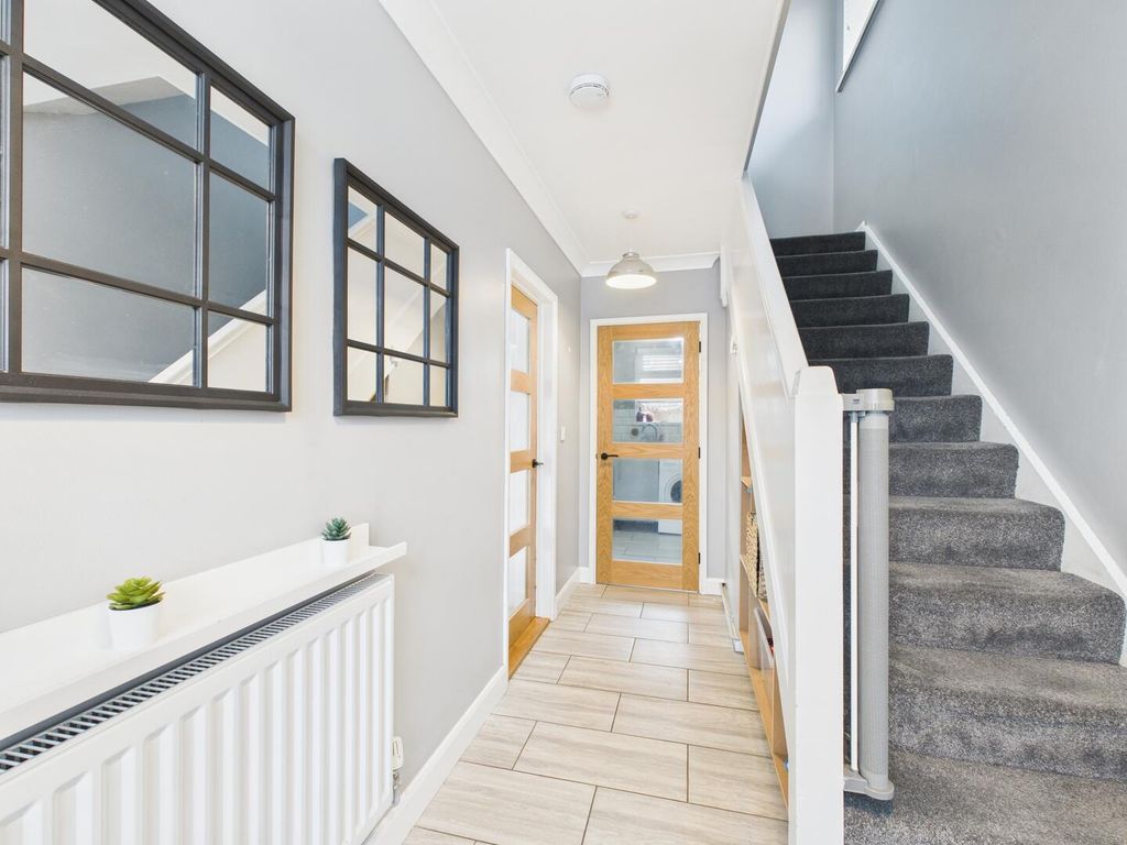 Property photo 2 of 15 Hallway