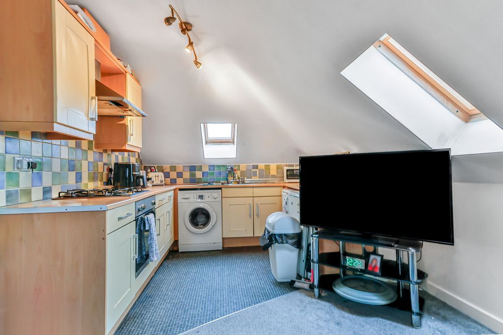 Property photo 3 of 9 Kitchen