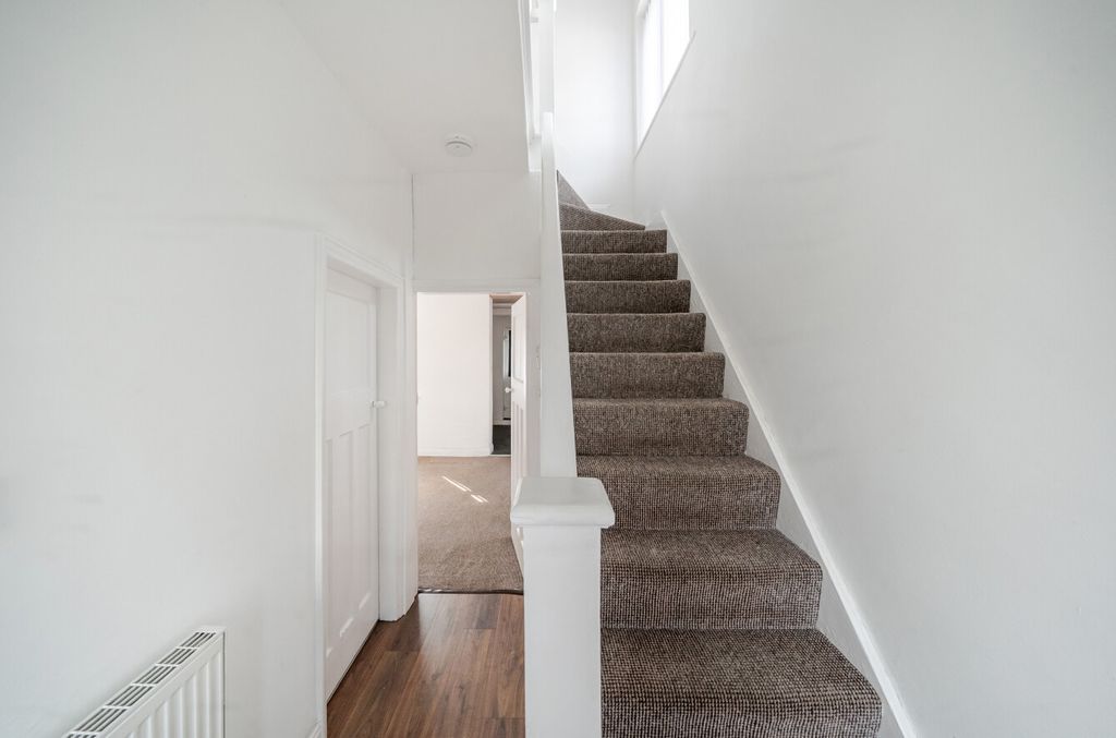 Property photo 3 of 20 1315364-16-689A0A...