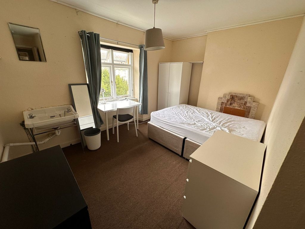 Property photo 3 of 18 A Cozy Double Bedroom Featuring A Large Window Wit...