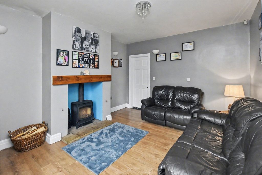 Property photo 2 of 18 Lounge