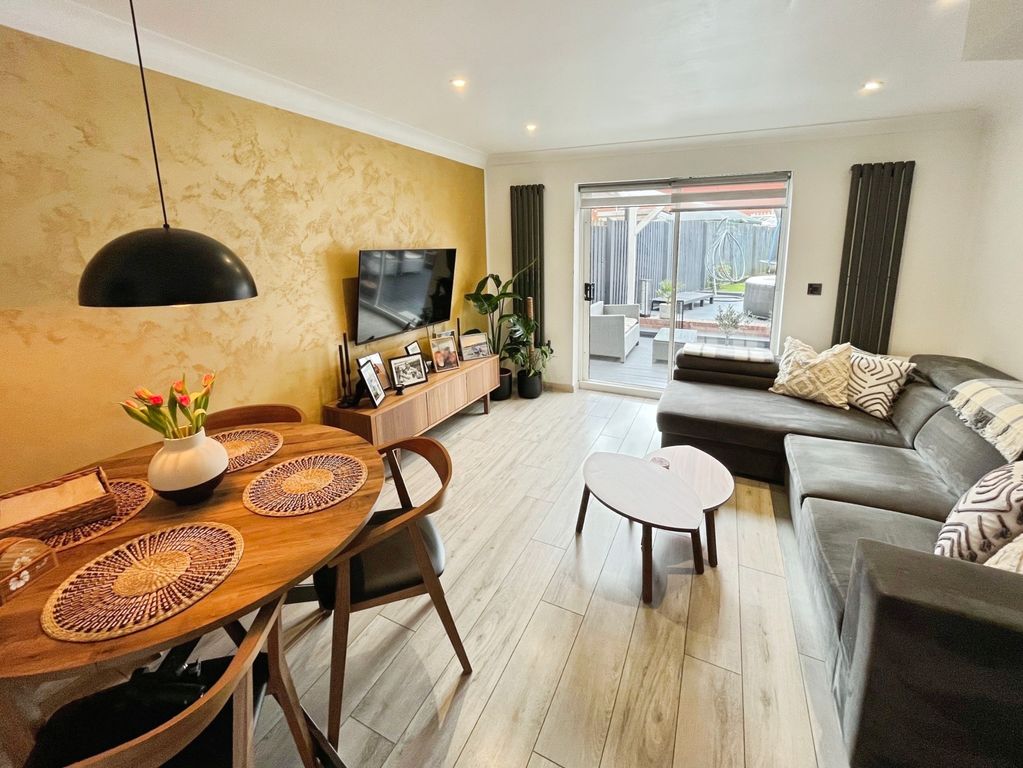 Property photo 3 of 17 Lounge/Diner