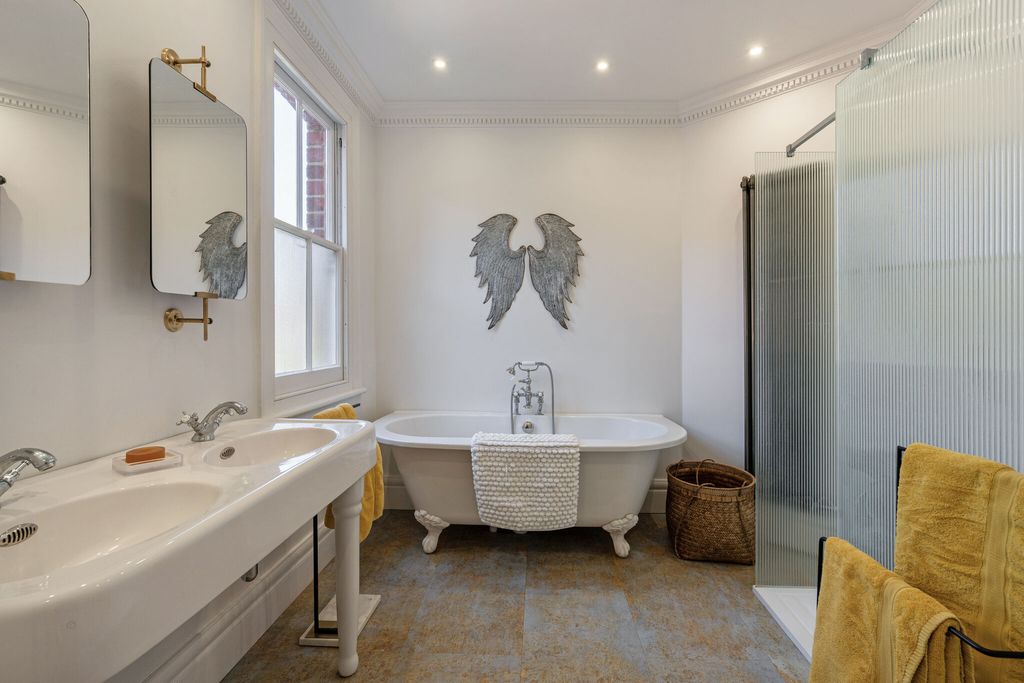 Additional image 14 of 5 bed detached house for saleNetley Street, Farnborough GU14