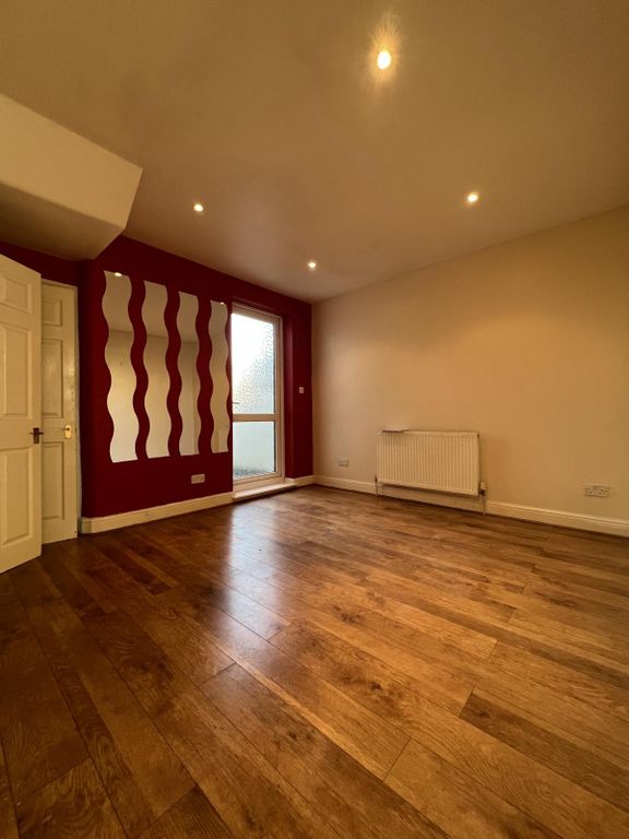 Property photo 1 of 16 3 Bed Terraced House To Rent Cromwell Road, Hayes Ub3