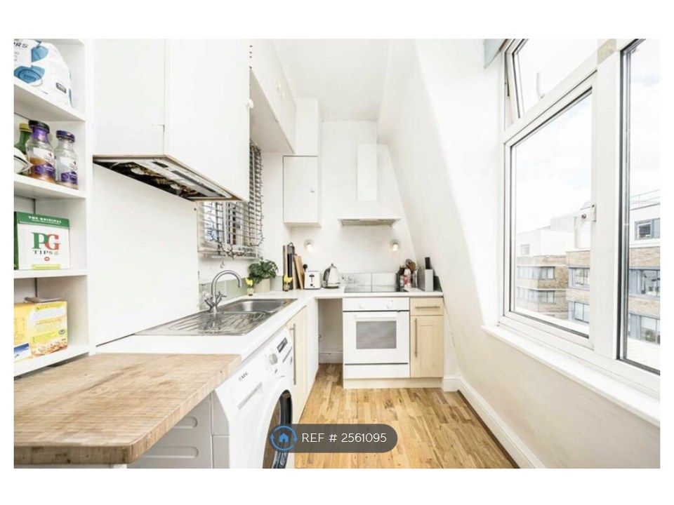 Property photo 3 of 12 Kitchen