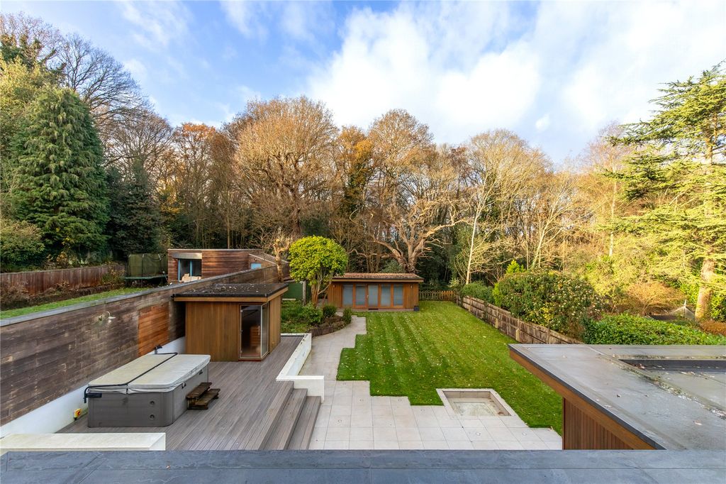 Property photo 2 of 24 Picture No. 32