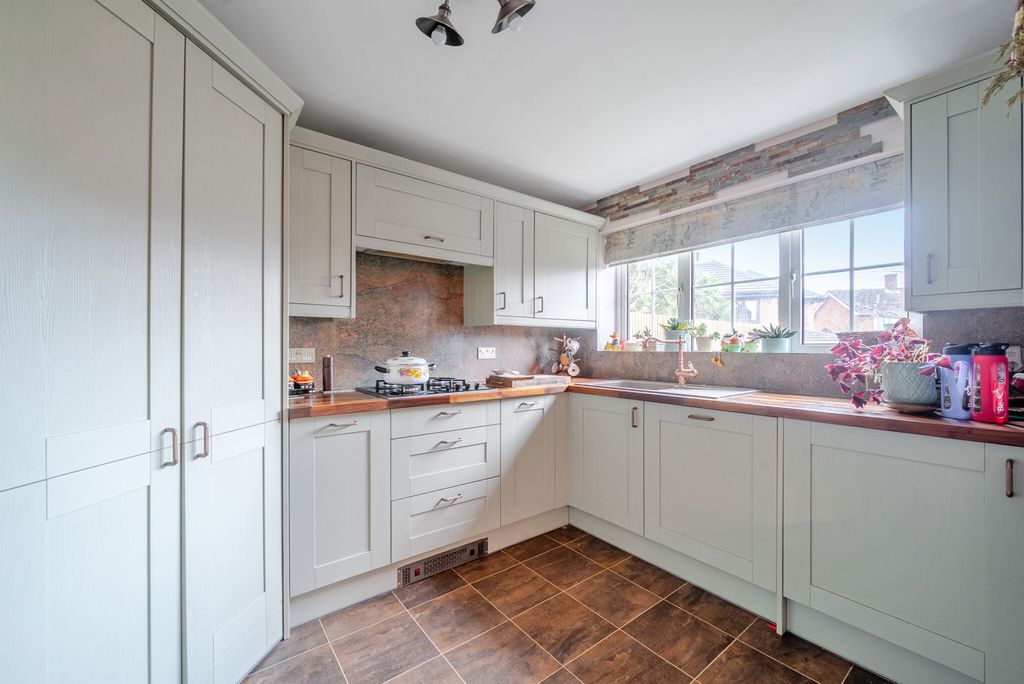 Property photo 2 of 21 1344644-6-68B726E...
