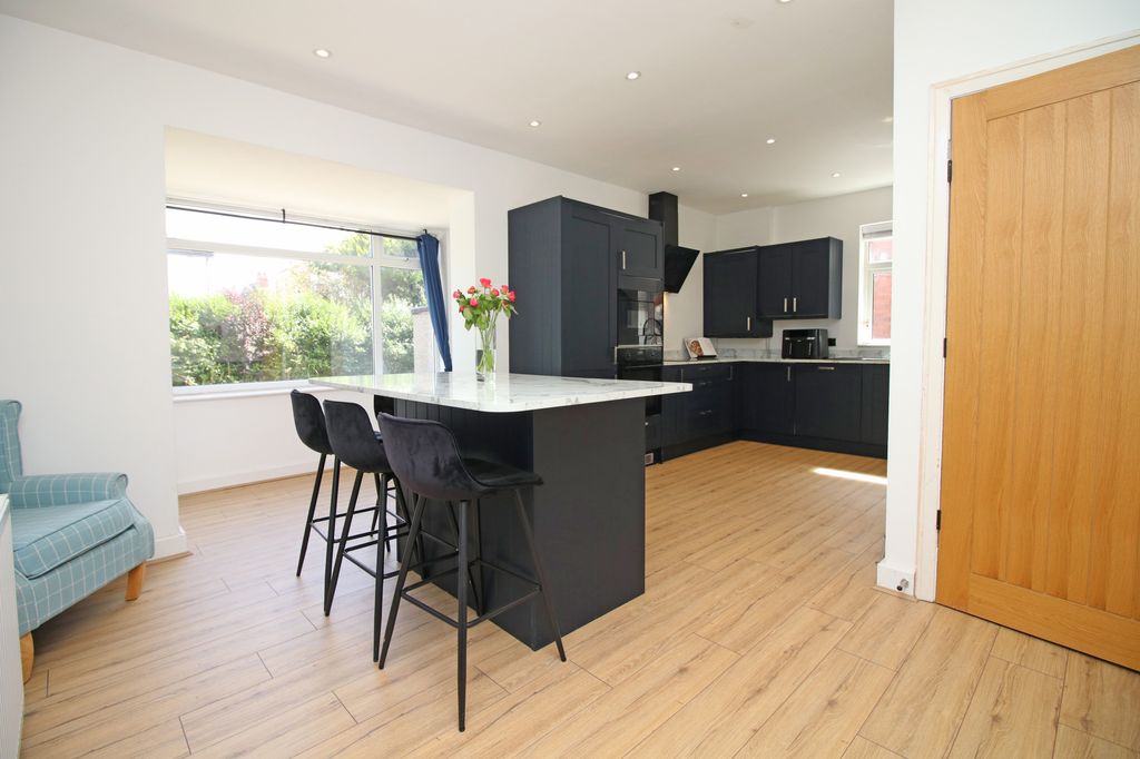 Property photo 1 of 27