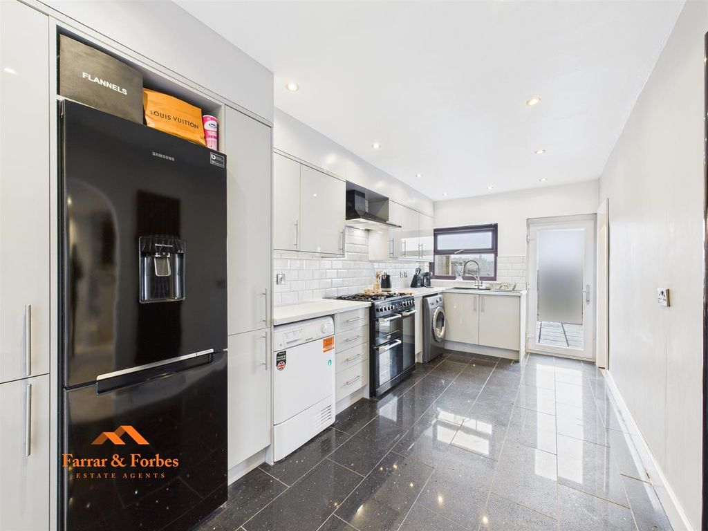 Property photo 3 of 15 Cam03956G0-Pr0197-Still010.Jpg