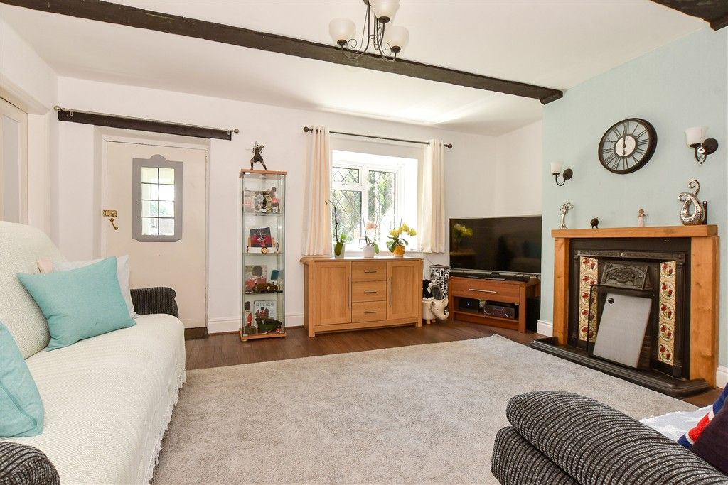 Property photo 3 of 17 Lounge