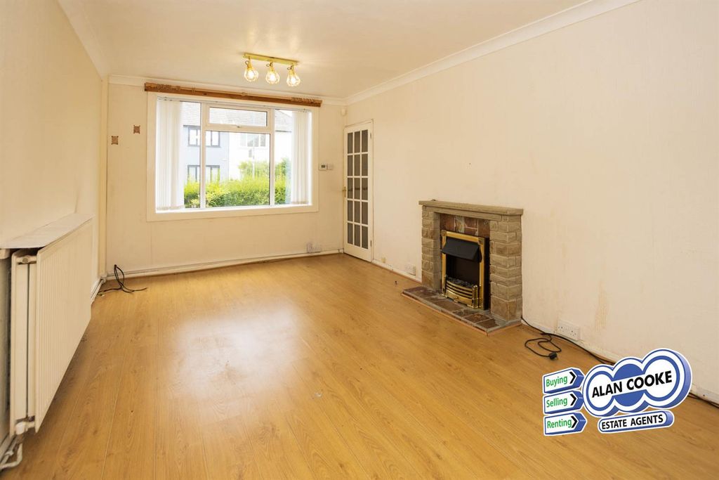 Property photo 2 of 10 Through Lounge