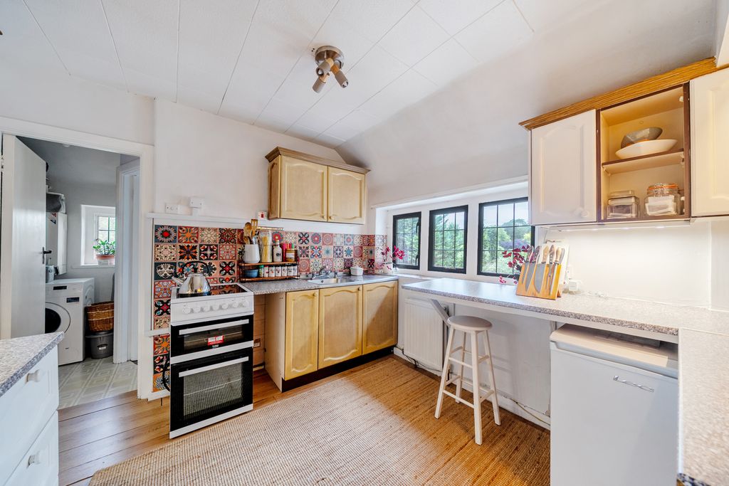 Property photo 2 of 19 Kitchen