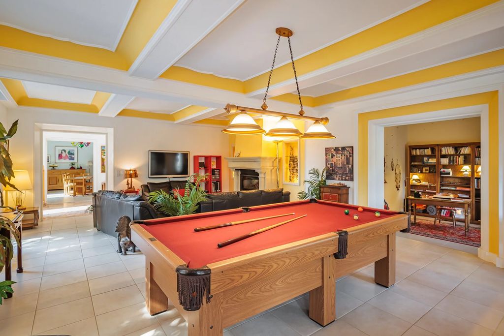 Property photo 2 of 11