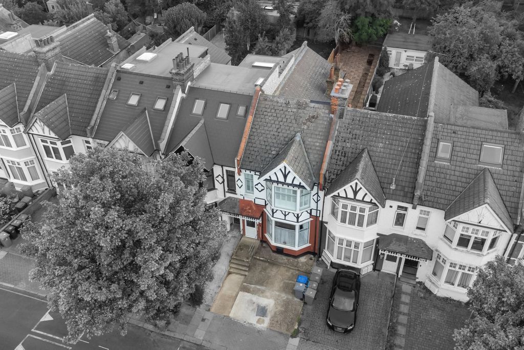 Property photo 1 of 24