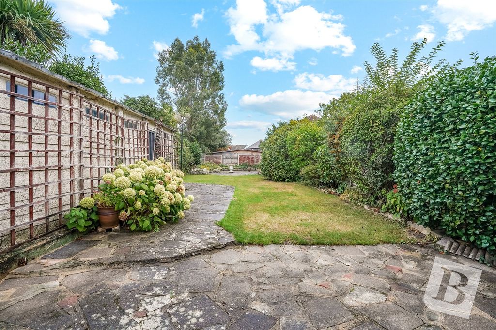 Property photo 3 of 16 Garden