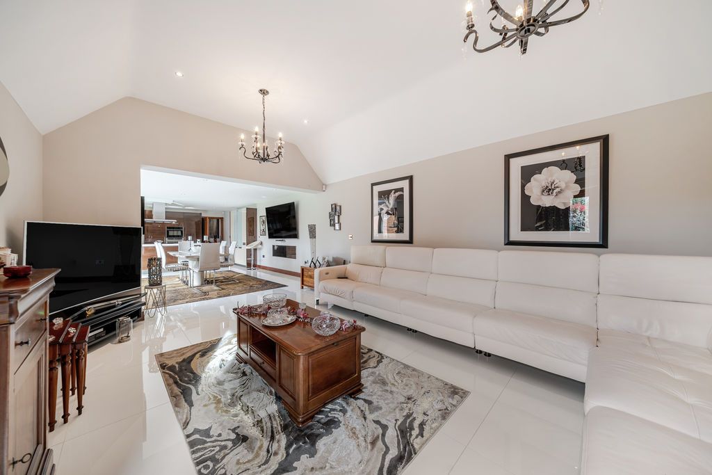 Property photo 3 of 26 Photo 24