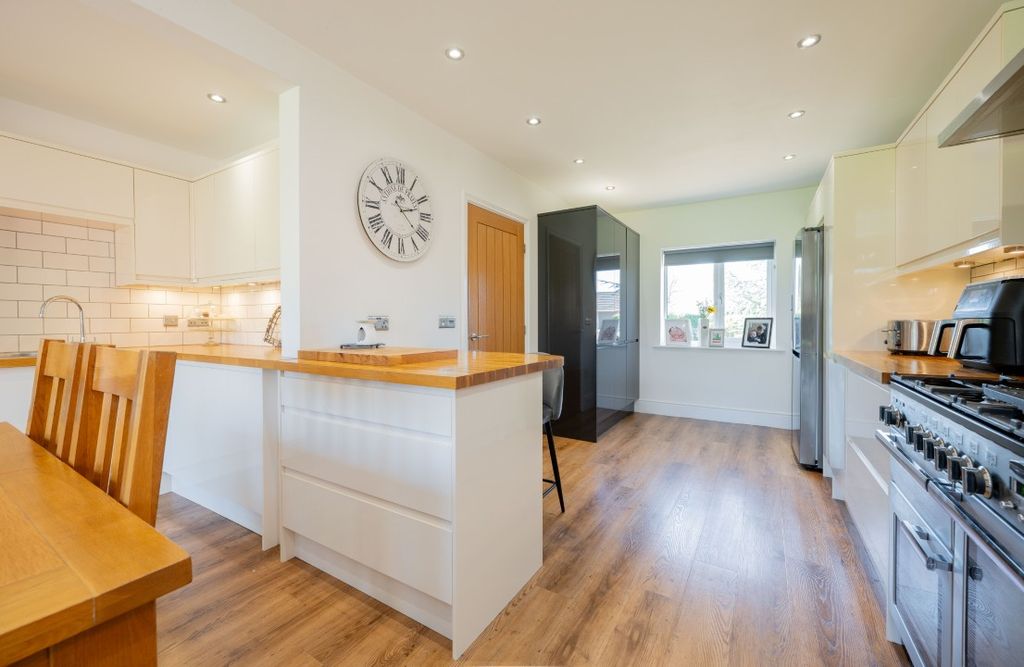 Property photo 3 of 31