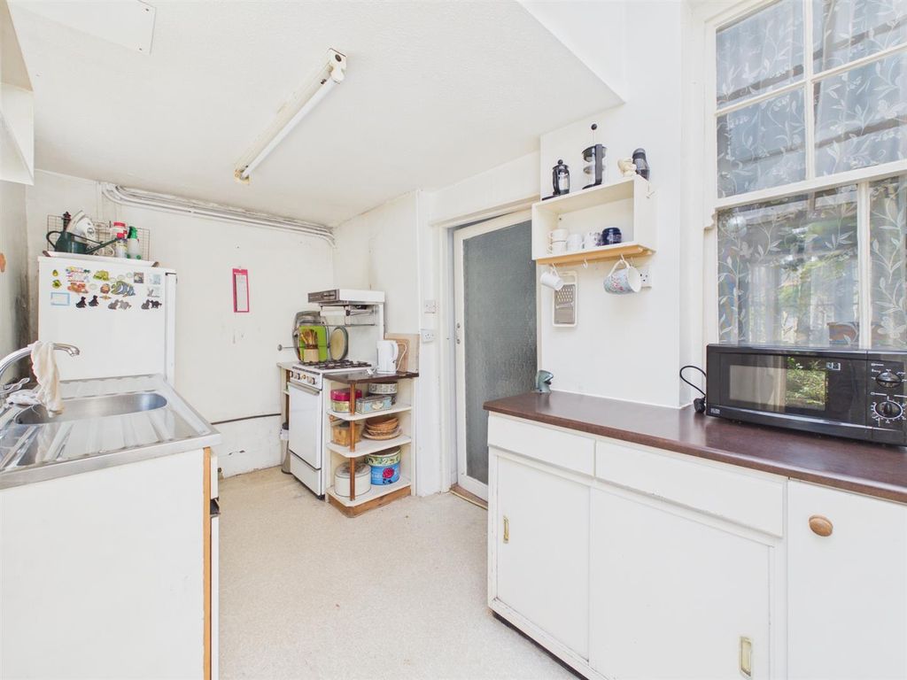 Property photo 3 of 15 Kitchen