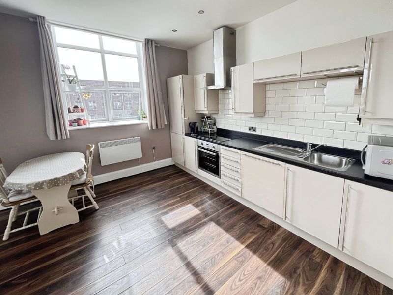 Property photo 2 of 10 Kitchen