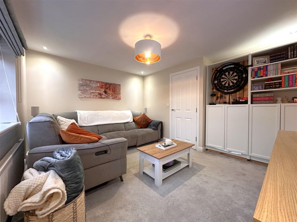 Property photo 2 of 22 First Floor Lounge 436