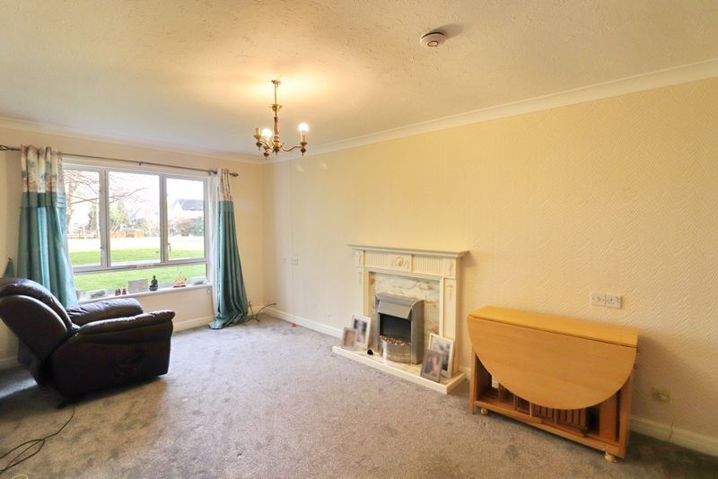 Property photo 3 of 12 Lounge