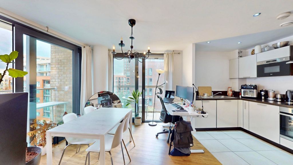 Property photo 2 of 17 Picture No. 11