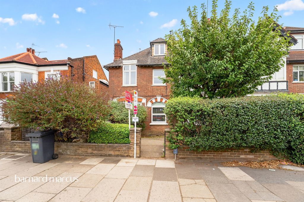 Property photo 1 of 40