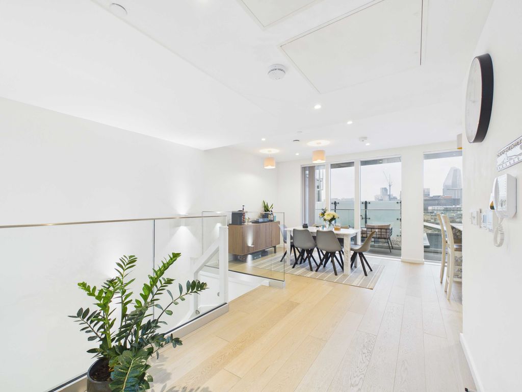 Property photo 2 of 25 Cam03741G0-Pr0146-Still024