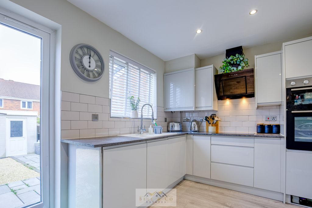 Property photo 2 of 22 Kitchen 1.4