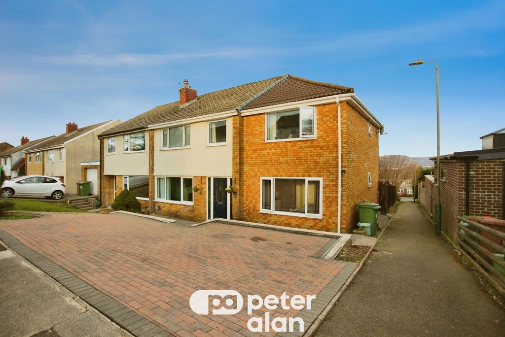 Property photo 1 of 32