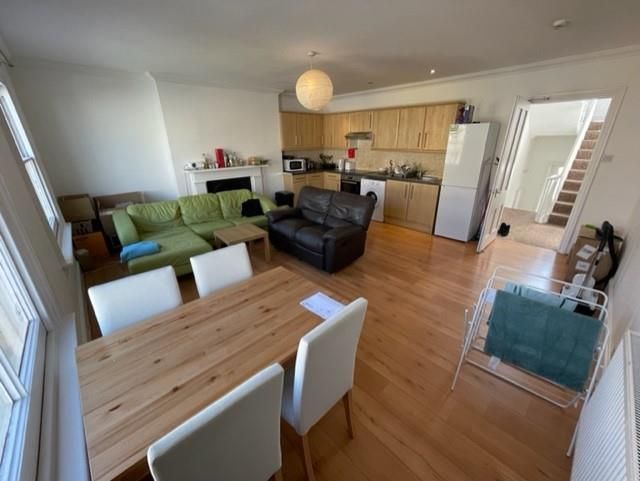 Property photo 2 of 8 Lounge Kitchen.Jpg