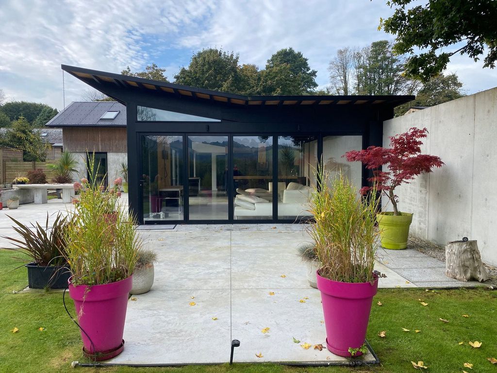 Property photo 2 of 28